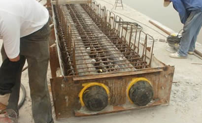 Two inflatable rubber mandrels are mounted before concreting.