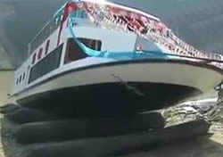 The ship launching suffers a great failure owing to rugged launching ramp